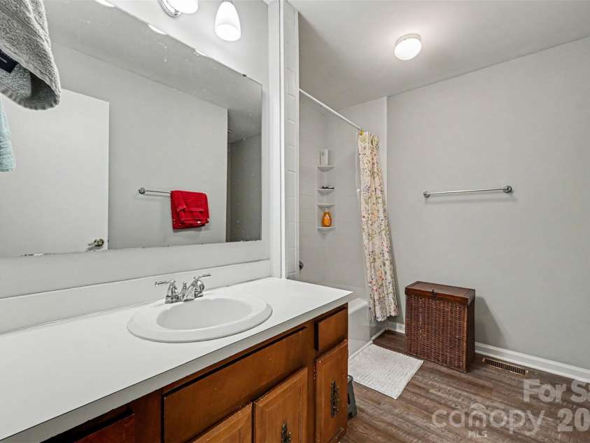 611 Mattingwood Drive, Charlotte, NC 28270.  MLS# CAR4390853, YatesRealty ID 35112. 