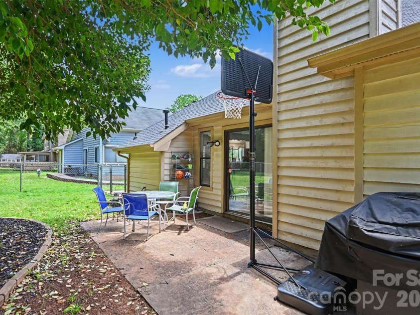 611 Mattingwood Drive, Charlotte, NC 28270.  MLS# CAR4390853, YatesRealty ID 35112. 
