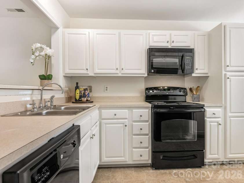 9020 Nolley Court, Charlotte, NC 28270.  MLS# CAR4411665, YatesRealty ID 35113. Kitchen