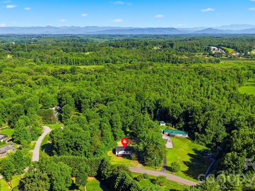 2691 Green Haven Circle, Morganton, NC 28655.  MLS# CAR4397918, YatesRealty ID 35115. 
