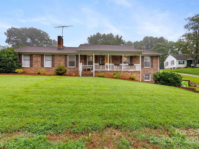 3751 Thomasville Road, Winston Salem, NC 27107.  MLS# CAR4292172, YatesRealty ID 35115. 