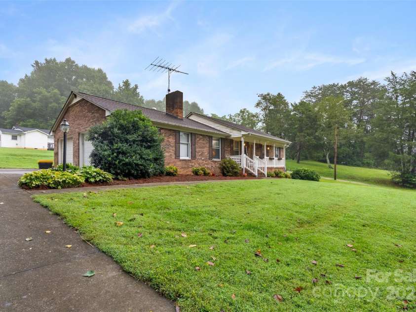 3751 Thomasville Road, Winston Salem, NC 27107.  MLS# CAR4292172, YatesRealty ID 35115. 