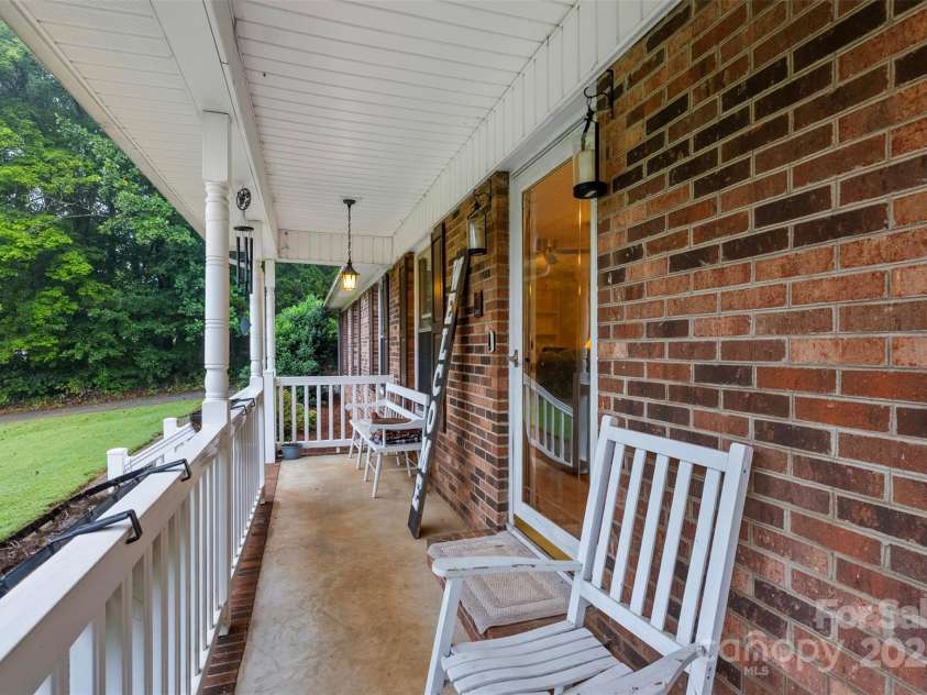 3751 Thomasville Road, Winston Salem, NC 27107.  MLS# CAR4292172, YatesRealty ID 35115. 