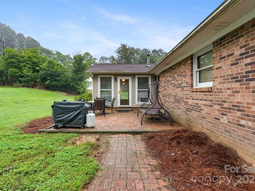 3751 Thomasville Road, Winston Salem, NC 27107.  MLS# CAR4292172, YatesRealty ID 35115. 