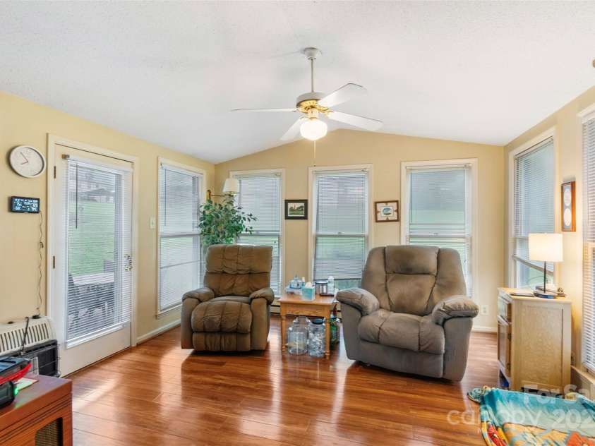 3751 Thomasville Road, Winston Salem, NC 27107.  MLS# CAR4292172, YatesRealty ID 35115. 