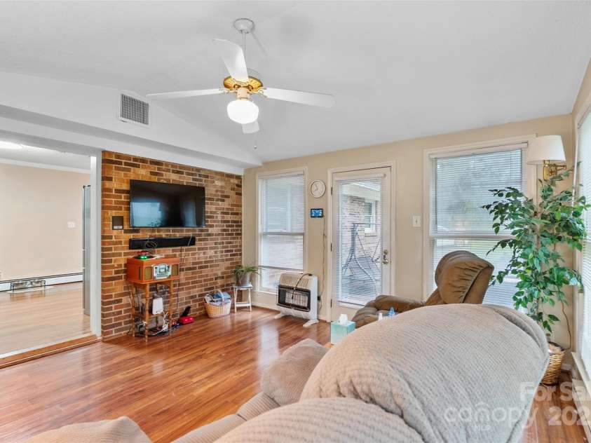 3751 Thomasville Road, Winston Salem, NC 27107.  MLS# CAR4292172, YatesRealty ID 35115. 