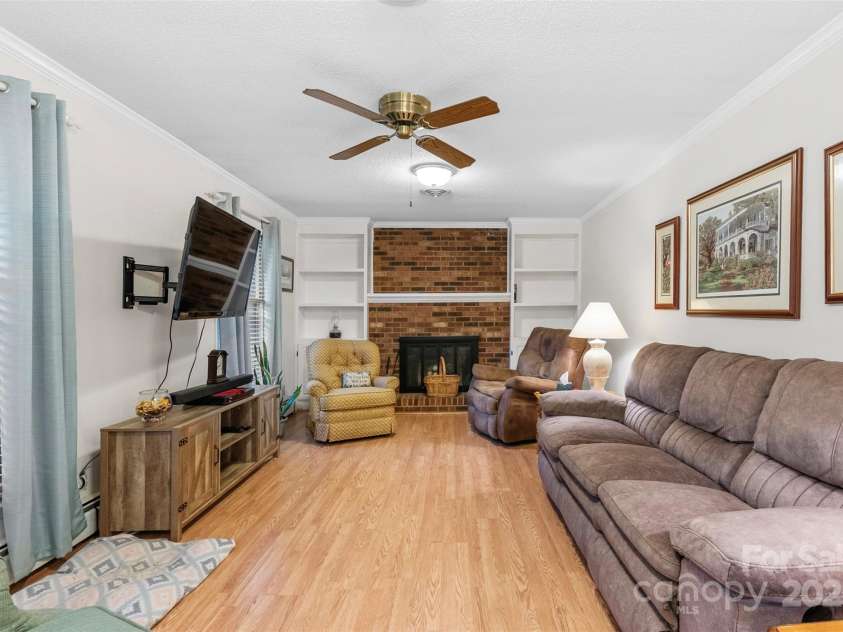 3751 Thomasville Road, Winston Salem, NC 27107.  MLS# CAR4292172, YatesRealty ID 35115. 