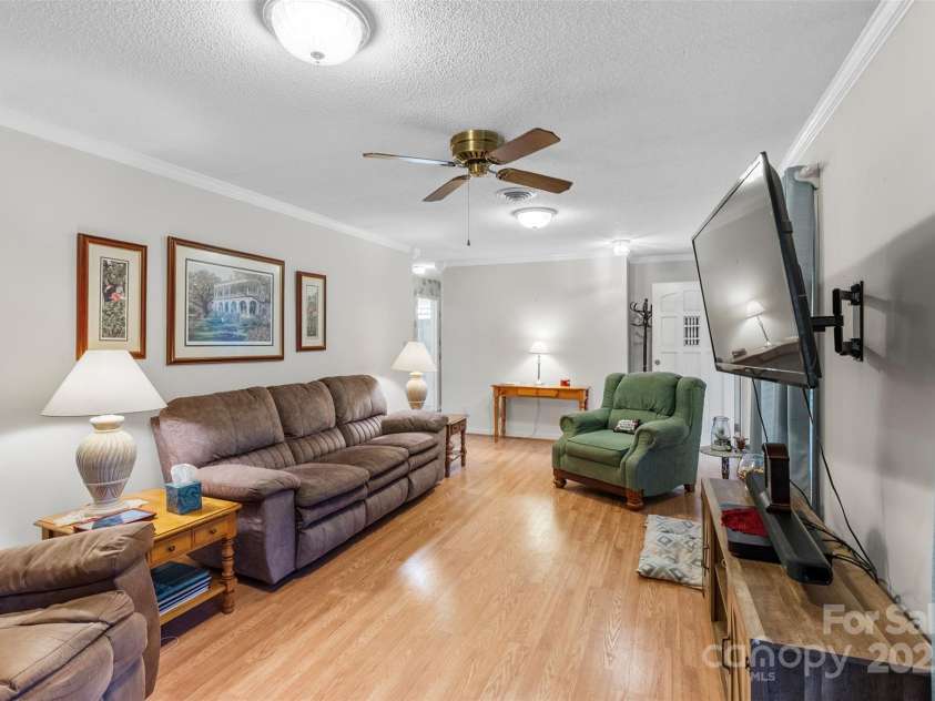 3751 Thomasville Road, Winston Salem, NC 27107.  MLS# CAR4292172, YatesRealty ID 35115. 