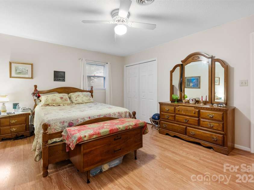 3751 Thomasville Road, Winston Salem, NC 27107.  MLS# CAR4292172, YatesRealty ID 35115. 