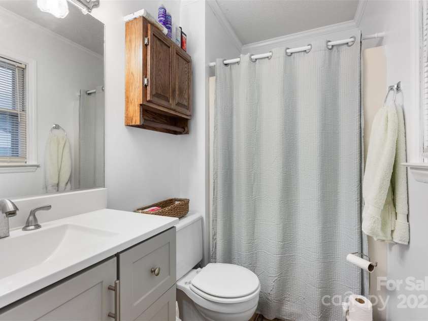 3751 Thomasville Road, Winston Salem, NC 27107.  MLS# CAR4292172, YatesRealty ID 35115. 