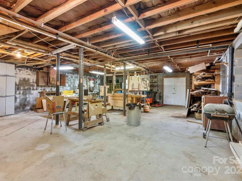 3751 Thomasville Road, Winston Salem, NC 27107.  MLS# CAR4292172, YatesRealty ID 35115. 