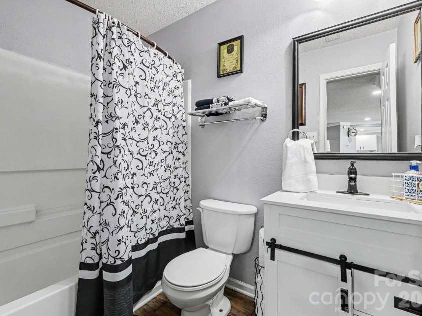 5654 Hammermill Drive, Harrisburg, NC 28075.  MLS# CAR4390875, YatesRealty ID 35116. Secondary full bath on main floor