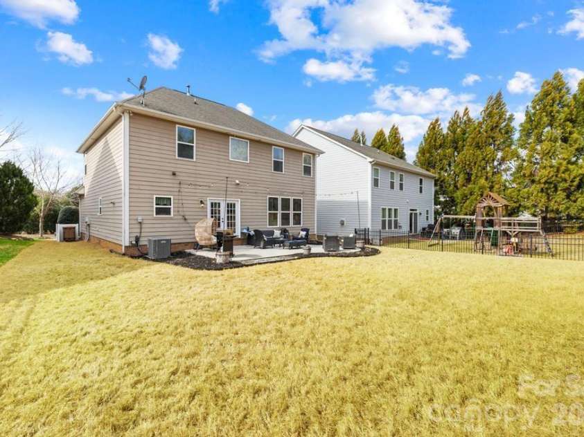 1007 Hamil Ridge Drive, Waxhaw, NC 28173.  MLS# CAR4374498, YatesRealty ID 35117. 