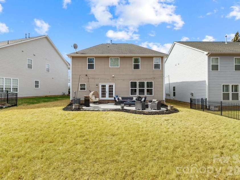 1007 Hamil Ridge Drive, Waxhaw, NC 28173.  MLS# CAR4374498, YatesRealty ID 35117. 