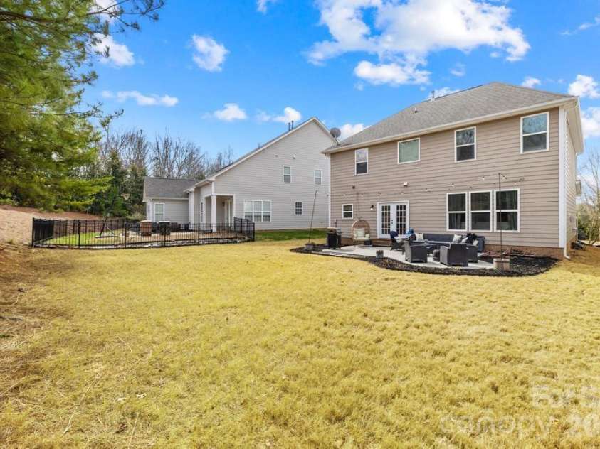 1007 Hamil Ridge Drive, Waxhaw, NC 28173.  MLS# CAR4374498, YatesRealty ID 35117. 