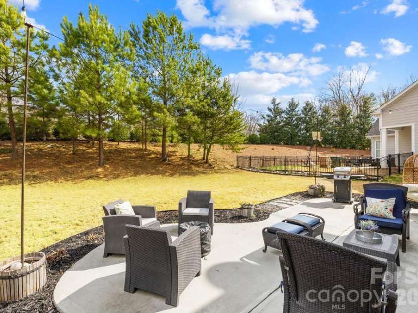 1007 Hamil Ridge Drive, Waxhaw, NC 28173.  MLS# CAR4374498, YatesRealty ID 35117. 