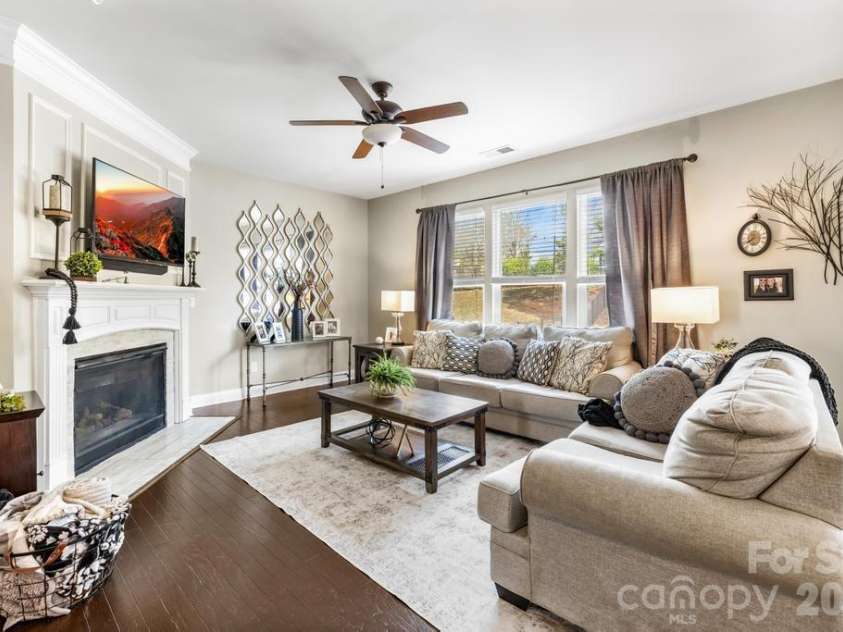1007 Hamil Ridge Drive, Waxhaw, NC 28173.  MLS# CAR4374498, YatesRealty ID 35117. 