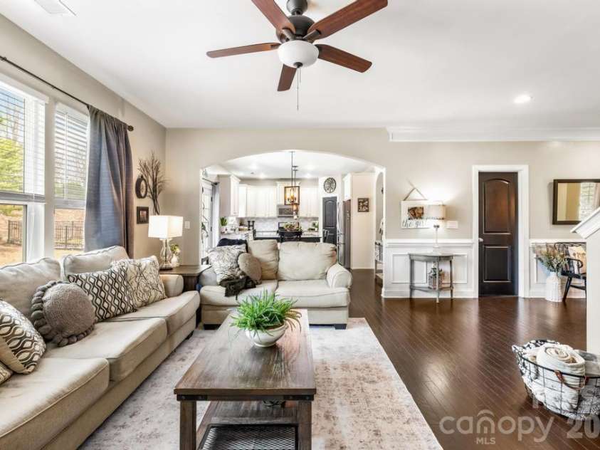 1007 Hamil Ridge Drive, Waxhaw, NC 28173.  MLS# CAR4374498, YatesRealty ID 35117. 