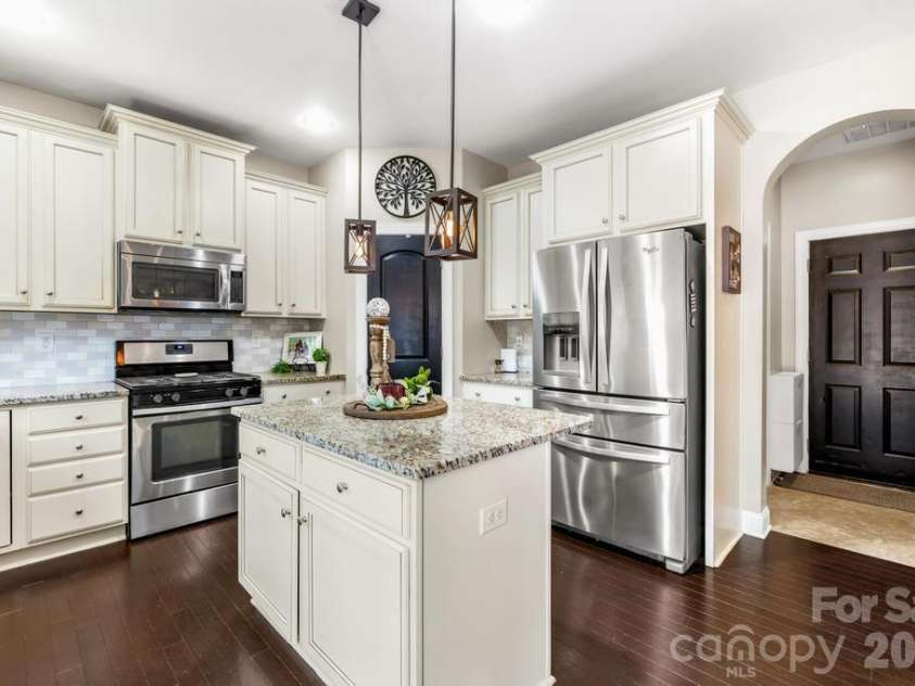 1007 Hamil Ridge Drive, Waxhaw, NC 28173.  MLS# CAR4374498, YatesRealty ID 35117. 
