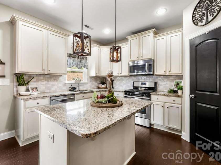 1007 Hamil Ridge Drive, Waxhaw, NC 28173.  MLS# CAR4374498, YatesRealty ID 35117. 