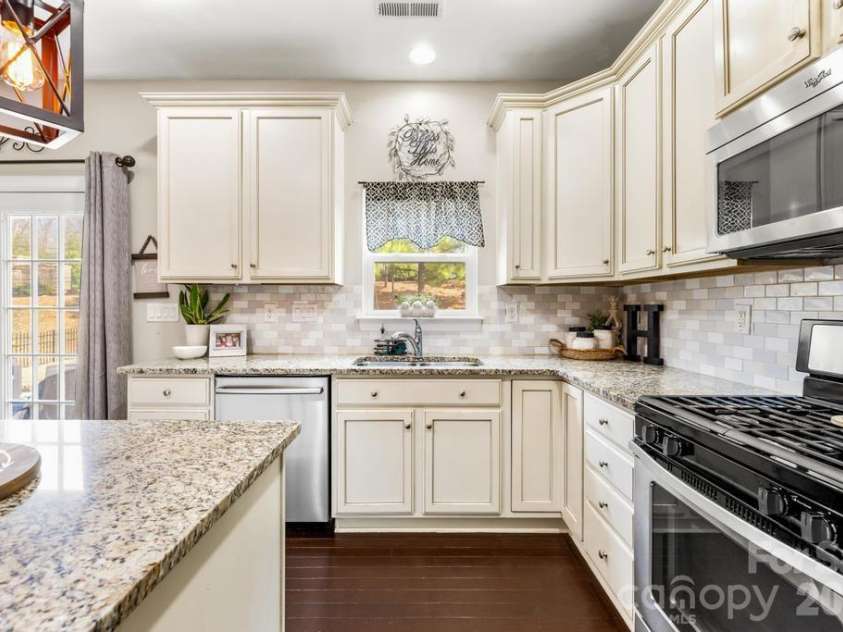 1007 Hamil Ridge Drive, Waxhaw, NC 28173.  MLS# CAR4374498, YatesRealty ID 35117. 
