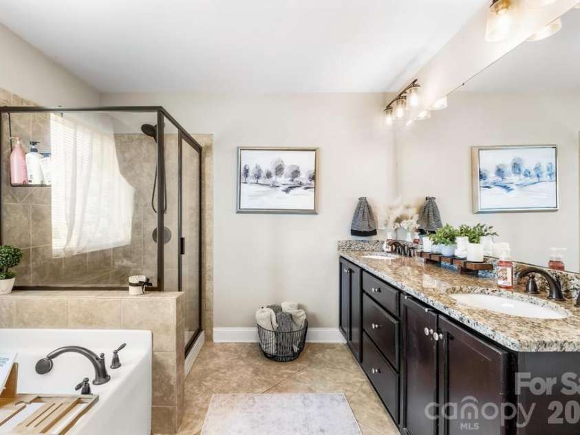 1007 Hamil Ridge Drive, Waxhaw, NC 28173.  MLS# CAR4374498, YatesRealty ID 35117. 