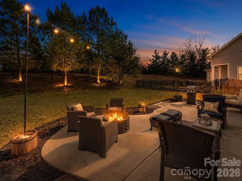1007 Hamil Ridge Drive, Waxhaw, NC 28173.  MLS# CAR4374498, YatesRealty ID 35117. 