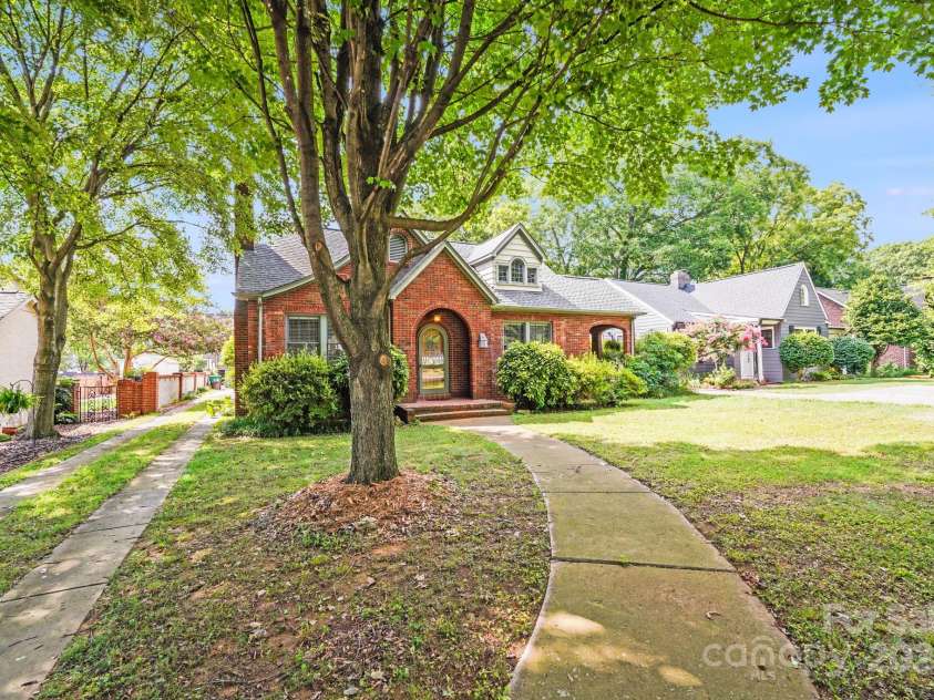 2928 Park Road, Charlotte, NC 28209.  MLS# CAR4279350, YatesRealty ID 35117. 