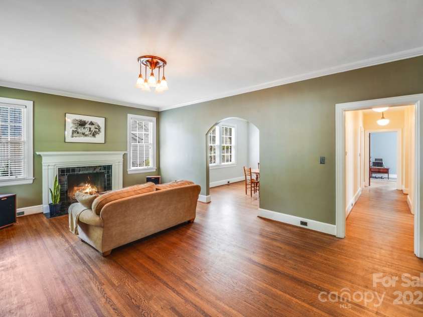 2928 Park Road, Charlotte, NC 28209.  MLS# CAR4279350, YatesRealty ID 35117. 