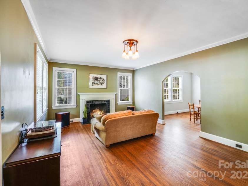 2928 Park Road, Charlotte, NC 28209.  MLS# CAR4279350, YatesRealty ID 35117. 