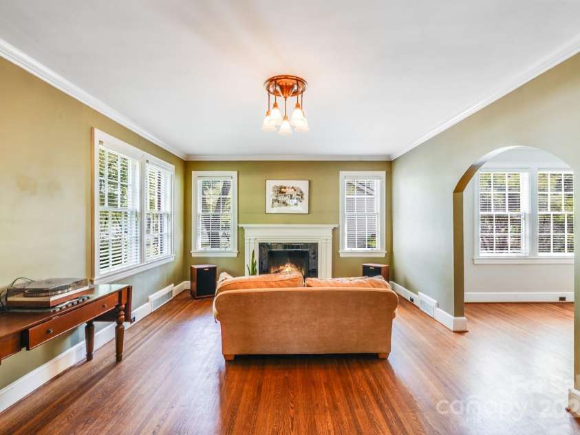 2928 Park Road, Charlotte, NC 28209.  MLS# CAR4279350, YatesRealty ID 35117. 