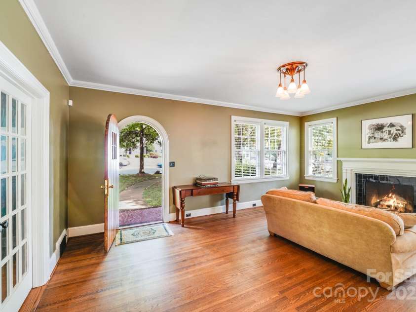 2928 Park Road, Charlotte, NC 28209.  MLS# CAR4279350, YatesRealty ID 35117. 