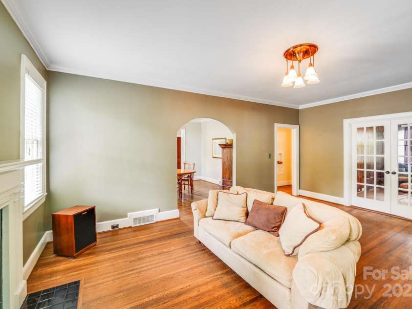 2928 Park Road, Charlotte, NC 28209.  MLS# CAR4279350, YatesRealty ID 35117. 