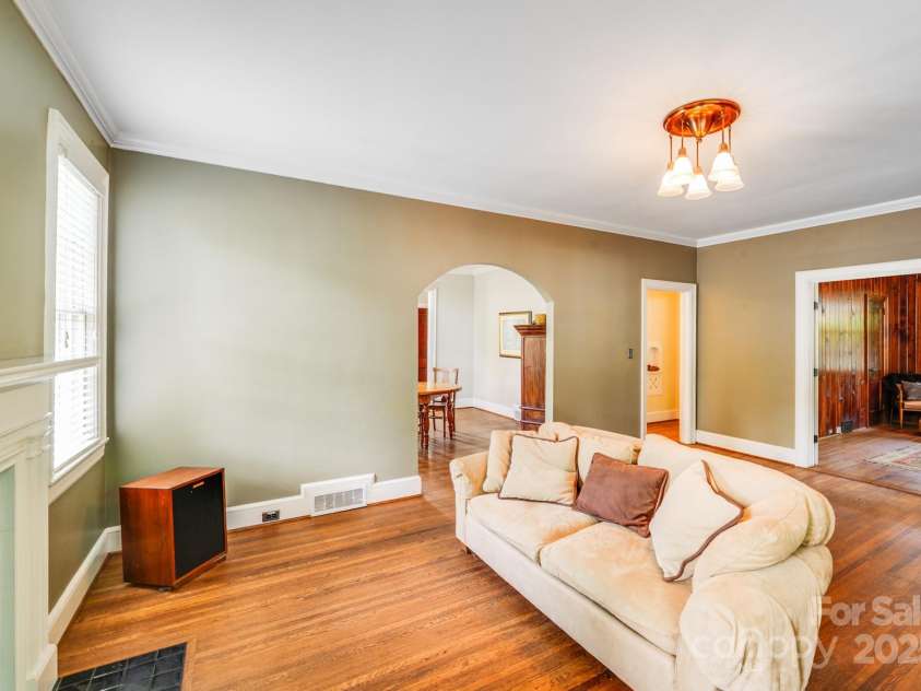 2928 Park Road, Charlotte, NC 28209.  MLS# CAR4279350, YatesRealty ID 35117. 