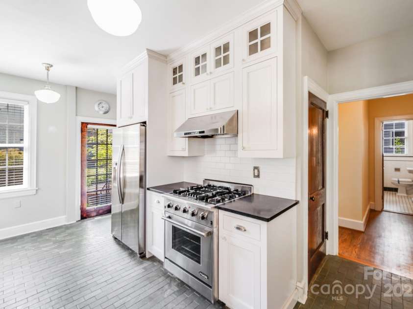 2928 Park Road, Charlotte, NC 28209.  MLS# CAR4279350, YatesRealty ID 35117. 