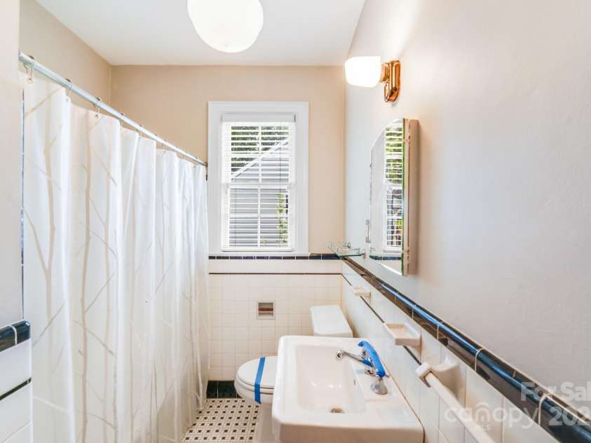 2928 Park Road, Charlotte, NC 28209.  MLS# CAR4279350, YatesRealty ID 35117. 