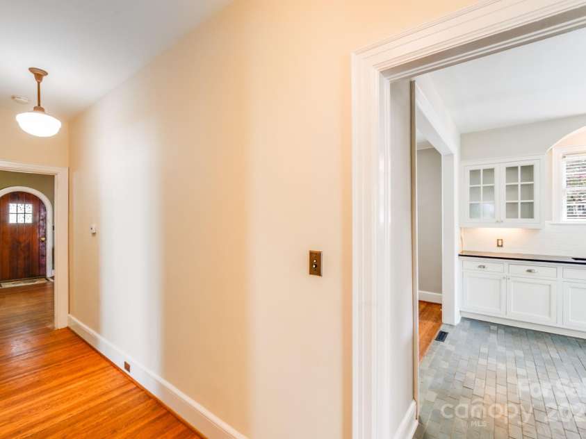 2928 Park Road, Charlotte, NC 28209.  MLS# CAR4279350, YatesRealty ID 35117. 