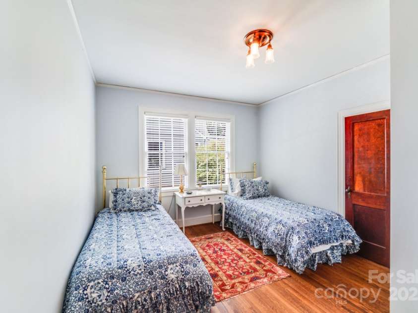 2928 Park Road, Charlotte, NC 28209.  MLS# CAR4279350, YatesRealty ID 35117. 