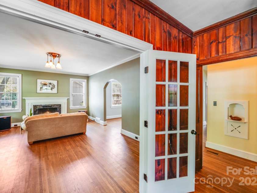 2928 Park Road, Charlotte, NC 28209.  MLS# CAR4279350, YatesRealty ID 35117. 