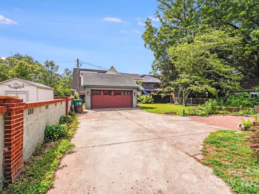 2928 Park Road, Charlotte, NC 28209.  MLS# CAR4279350, YatesRealty ID 35117. 