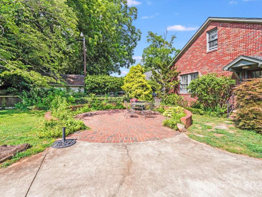 2928 Park Road, Charlotte, NC 28209.  MLS# CAR4279350, YatesRealty ID 35117. 