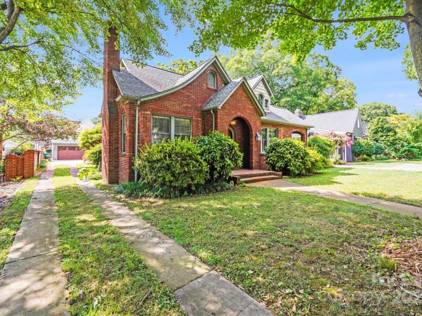 2928 Park Road, Charlotte, NC 28209.  MLS# CAR4279350, YatesRealty ID 35117. 