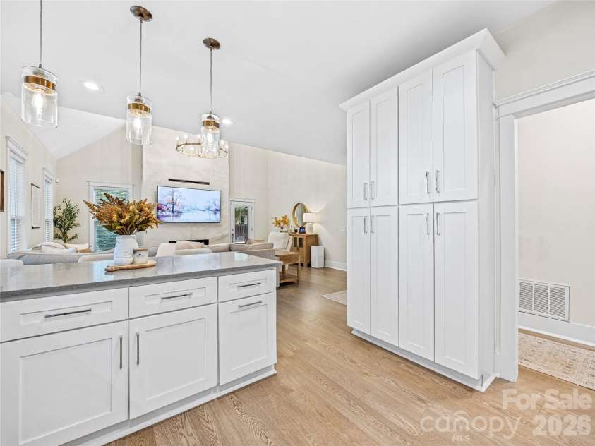 1513 Kentmere Lane, Asheville, NC 28803.  MLS# CAR4399717, YatesRealty ID 35118. 