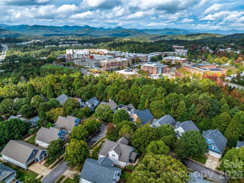 1513 Kentmere Lane, Asheville, NC 28803.  MLS# CAR4399717, YatesRealty ID 35118. 