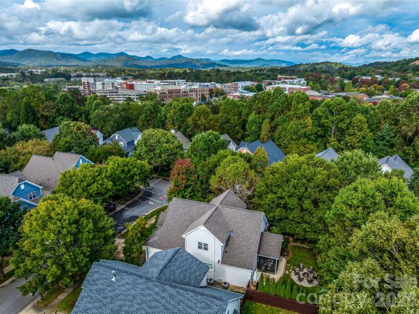 1513 Kentmere Lane, Asheville, NC 28803.  MLS# CAR4399717, YatesRealty ID 35118. 