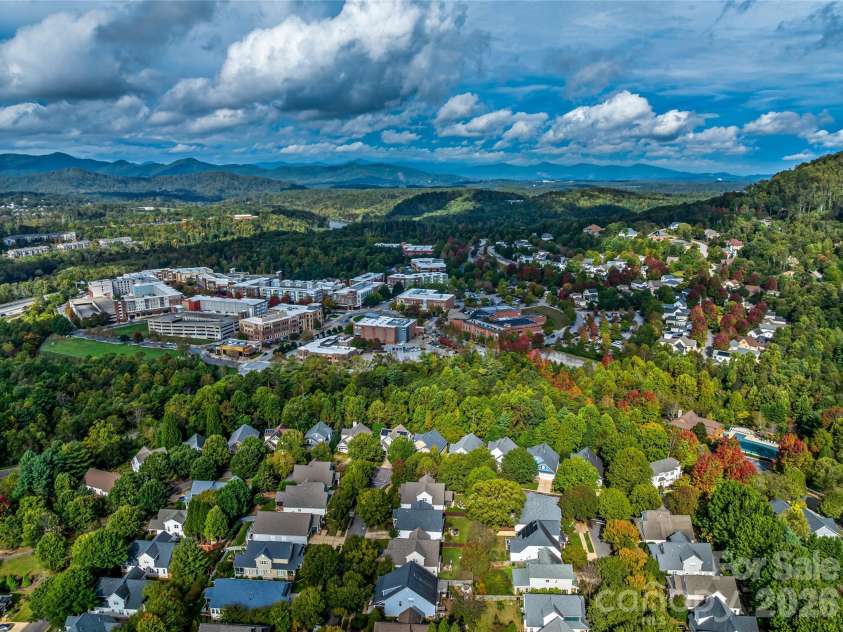 1513 Kentmere Lane, Asheville, NC 28803.  MLS# CAR4399717, YatesRealty ID 35118. 