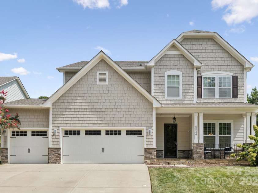 5034 Stonehill Lane, Matthews, NC 28104.  MLS# CAR4297218, YatesRealty ID 35118. 