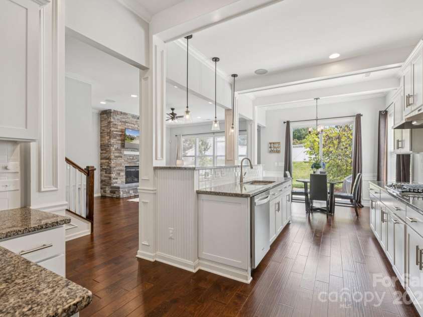 5034 Stonehill Lane, Matthews, NC 28104.  MLS# CAR4297218, YatesRealty ID 35118. 