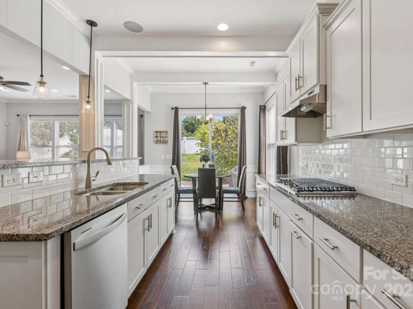 5034 Stonehill Lane, Matthews, NC 28104.  MLS# CAR4297218, YatesRealty ID 35118. 