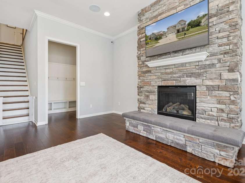 5034 Stonehill Lane, Matthews, NC 28104.  MLS# CAR4297218, YatesRealty ID 35118. 
